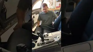 BMW f11 снятие передних сидений, одному человеку