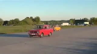 Москвичи гоняют наперегонки Drag Racing
