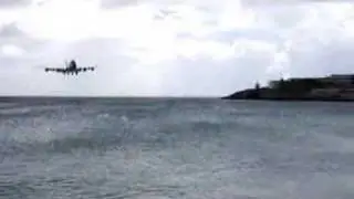 Extreme Kamikaze Boeing Landing