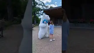 Счастье и для детей, и для взрослых  #большоймишка #белыймишка #мишкапоздравляет #мишкавгермании