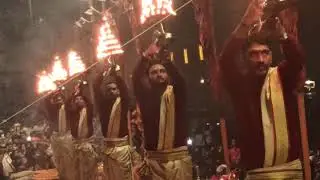 VARANASI... (Benares) ... Uttar Pradesh ... DASHASHWAMEDH GHAT _ ritual DO fogo... (JAN 2023)...