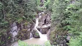 Peștera Meziad; Izvorul Minunilor; Cascada Iadolina