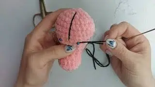 Как удобнее сделать вышивку на лапках. Амигуруми. Игрушка крючком. Вяжем плюшевой пряжей.