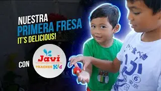 Javi prueba por primera vez su fresa plantada que trajo de la excursión del pueblo.