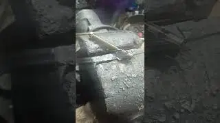 анкерный болт на 6. чтобы вытащить плунжер масляного насоса ваз. выкинуть плунжер и  туда шарик11.5