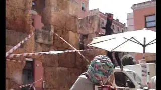PERFORMANCE "AQUEST MONUMENT JA HI ES APADRINAT"