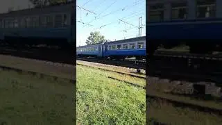 Электричка мчится по рельсам... 