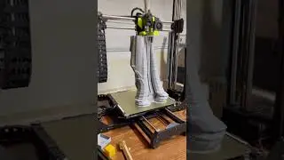 3D printing C-3PO’s shin piece - a 3 day print! 