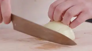 How to Slice & Dice an Onion with the Global Classic 8