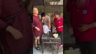Как правильно пользоваться лейкой:) 