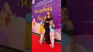 НА КРАСНОЙ ДОРОЖКЕ❤️❤️❤️#shorts #кино #актриса #съёмки #дети #short