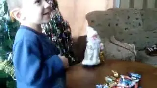 реакция ребёнка на конфеты, ниXуя себе