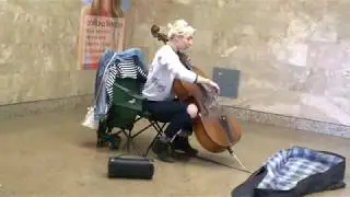 Таланты в переходе метро