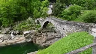 вертолет спасает людей, затерянные красоты Швейцарии