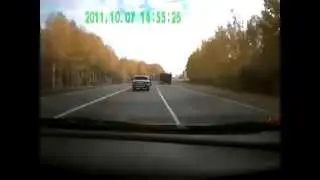 Отомстил и отправил обидчика в канаву.