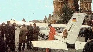 PLANE LANDING IN RED SQUARE