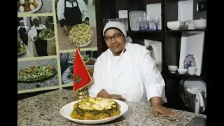 طاجين تقليدي بالدجاج والمعدنوس والبيض من التراث المغربي