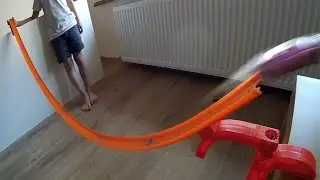 Трек Хот Вилс гравитация. Hot Wheels track Gravity Pack and red car