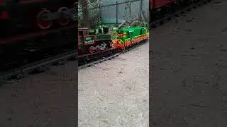 чмэ3 едет на возжах в сторону путевой машинной станции 