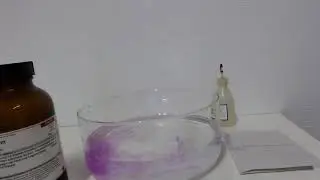Natrium in Wasser+Phenolphthalein
