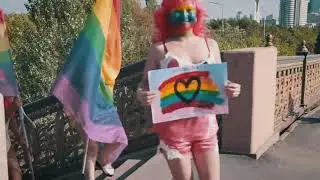 В Нур-Султане активистки ЛГБТ устроили акцию в нижнем белье
