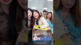 Touch the blind box challenge to see who is the bravest haha ​​office game fun game blind box chall