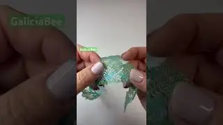 💚 or 🤍? What do you think? 🤔 #fiberart #bobbinlace
