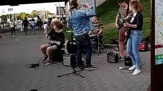 Уличный концерт, Пошлая Молли на минималках!