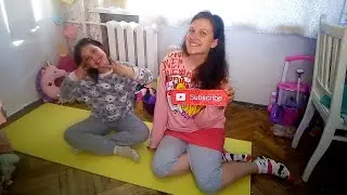 Домашние прятки в слепую с препятствиями ! Слепая щекотка челлендж