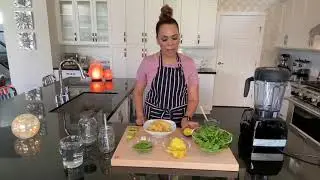 How to make a spinach-basil smoothie