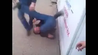 ДРАКА УКУРЕННЫХ БОМЖЕЙ НА УЛИЦЕ