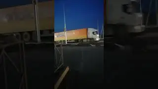 фура ночью.