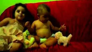 julia e kadu brincando