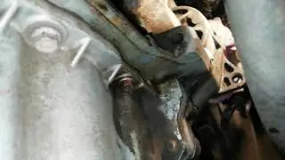 Replacing the crankshaft position sensor on a Skoda Octavia A4 Tour with a 1.6 1U2 engine