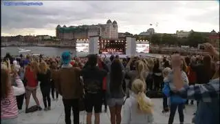 Justin Bieber - LIVE in OSLO the 30th of May singing (Baby, baby) + Norwegian Fans