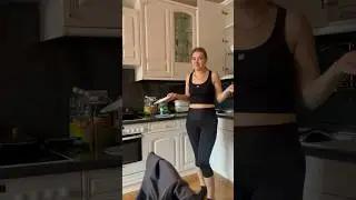 Жена манипулирует сгоревшими котлетами