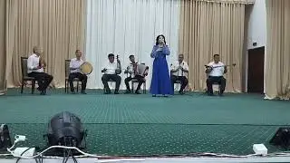 Каракалпакстан халык артисткасы Замира Торениязова хам "Айдынлар" ансамбли
