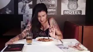 Gak Konsen Makan Karena Ada yg Geli di