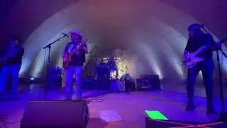 Jackson Taylor & The Sinners “Long Legs & Longnecks”