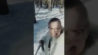 не говорит, 😕🥲...  ГОВОРИТ  😀 и - это - здо'рово !!! 👍