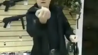 СЛУЧАЙ В ОРУЖЕЙНОМ МАГАЗИНЕ