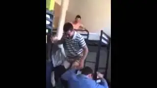Прыжок в джинсы с кровати