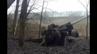 Russian artillerymen working with the M-46 130mm towed field gun
