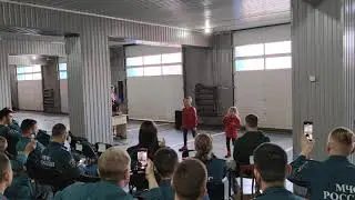 МЧС101. Дуэт Мальвина&Добрыня в День пожарной охраны России зажгли  песней 