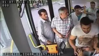 Драка нападение психа с ножом на водителя автобуса