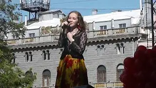 Зажгла на Манежной площади