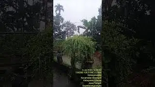 HUjan di bulan juli