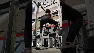 sumo squat