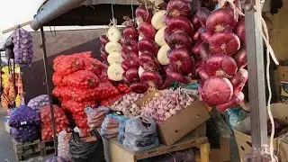 Selling peaches at the wholesale market.
