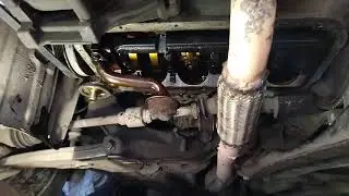 как снять поддон Mitsubishi carisma каризма.